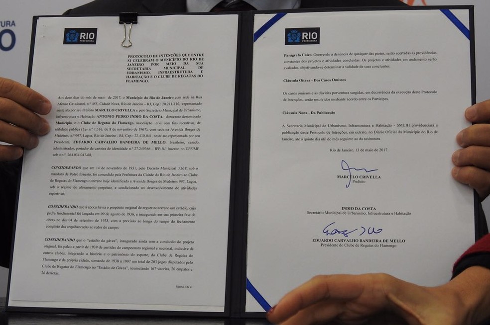 Contrato assinado por Flamengo e Prefeitura (Foto: Fred Gomes)
