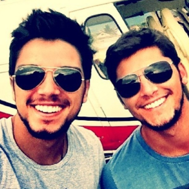 Rodrigo Simas e Bruno Gissoni (Foto: Reprodução/Instagram)