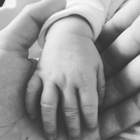 Sophie postou uma imagem da mão do filho (Foto: Reprodução)