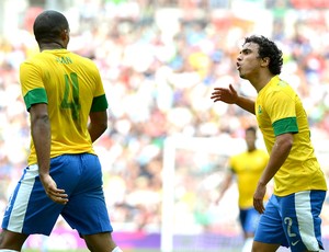 Rafael e Juan batem boca final Brasil x México (Foto: AFP)