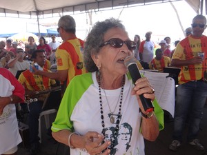 A aposentada Cecília Rodrigues, 86, declamou um poema de olavo Bilac. (Foto: Rivângela Gomes/G1)