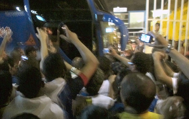 ônibus torcida Bahia jogo Botafogo (Foto: Thales Soares) ônibus torcida Bahia jogo Botafogo (Foto: Thales Soares)