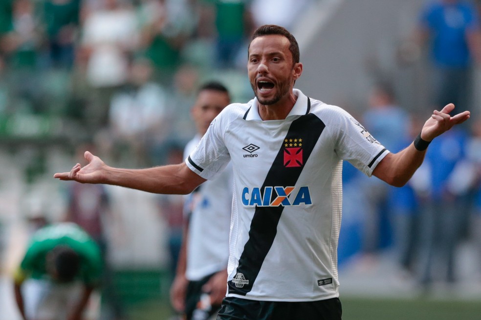 Nenê teve atuação apagada contra o Palmeiras (Foto: MARCELLO ZAMBRANA/AGIF/ESTADÃO CONTEÚDO)