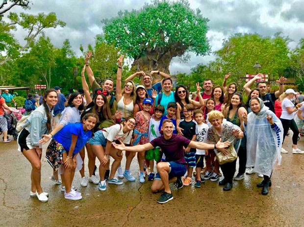 Flávia Alessandra curte férias na Disney com filhas em grupo de 24 pessoas (Foto: Reprodução Instagram)