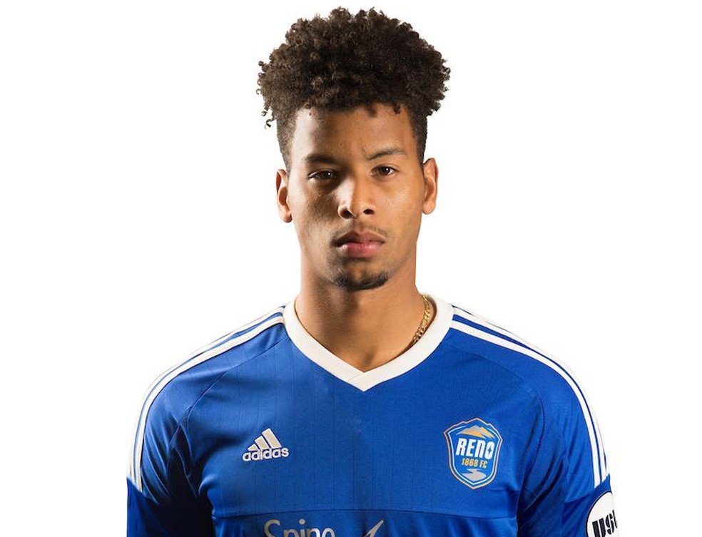 Matheus Silva, com o uniforme do Reno 1868 (Foto: reno1868fc.com)