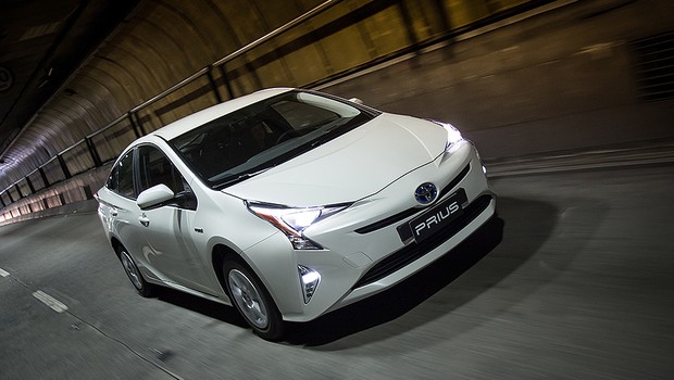 Toyota venderá Prius no Brasil - Página 2 Toyota-prius-2016-4
