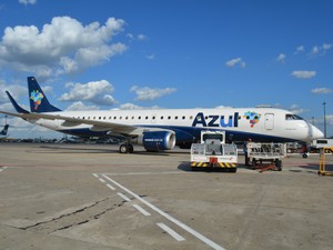 Em Viracopos, Avião da Azul se prepara para decolagem (Foto: Júlia Groppo/G1) Em Viracopos, Avião da Azul se prepara para decolagem (Foto: Júlia Groppo/G1)