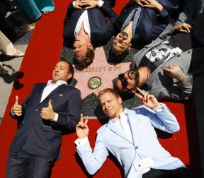 Integrantes do Backstreet Boys ganham estrela na Calçada da Fama em Hollywood (Foto: Imeh Akpanudosen/Getty Images)