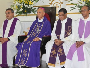 Missa de 7º Dia do Monsenhor Bernardino celebrada na Igreja Matriz (Foto: Taisa Alencar/G1)
