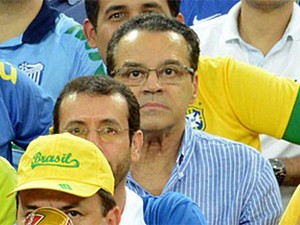 O presidente da Câmara, deputado Henrique Alves, no Maracanã, durante a partida entre Brasil e Espanha (Foto:  )