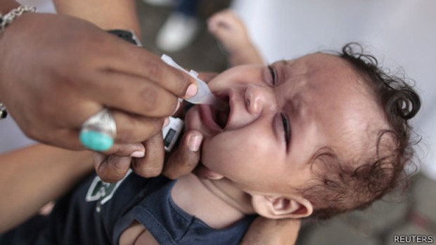 Vacinação no Brasil é um dos pontos elogiados pelo relatório da Save the Children. (Foto: Reuters)