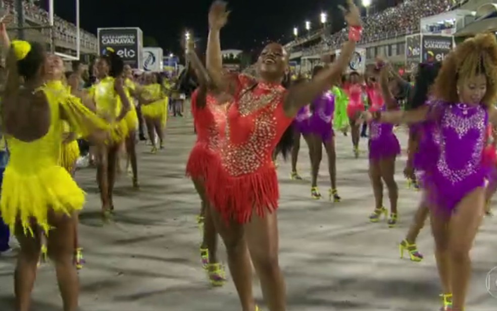 Ala de passistas da Paraíso do Tuiuti (Foto: Reprodução / Tv Globo)
