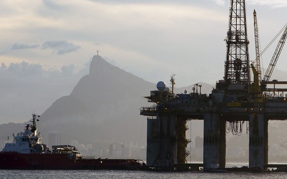 Plataforma marítima de extração de petróleo em Niterói, Rio de Janeiro (Foto:  Buda Mendes/Getty Images)