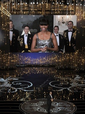 Michelle Obama faz aparição surpresa em telão durante o Oscar 2013 (Foto: AP)