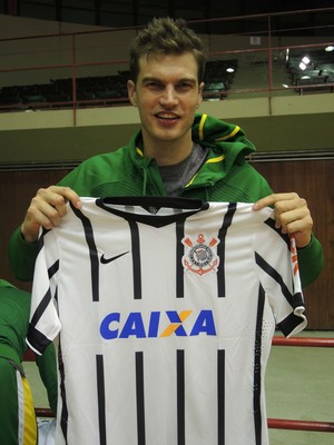 Recheado de corintianos, Brasil veste as cores do Timão rumo ao Mundial