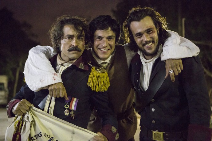 Ricardo Pereira, Mateus Solano e Bruno Ferrari posam juntos nos bastidores (Foto: Felipe Monteiro/Gshow)