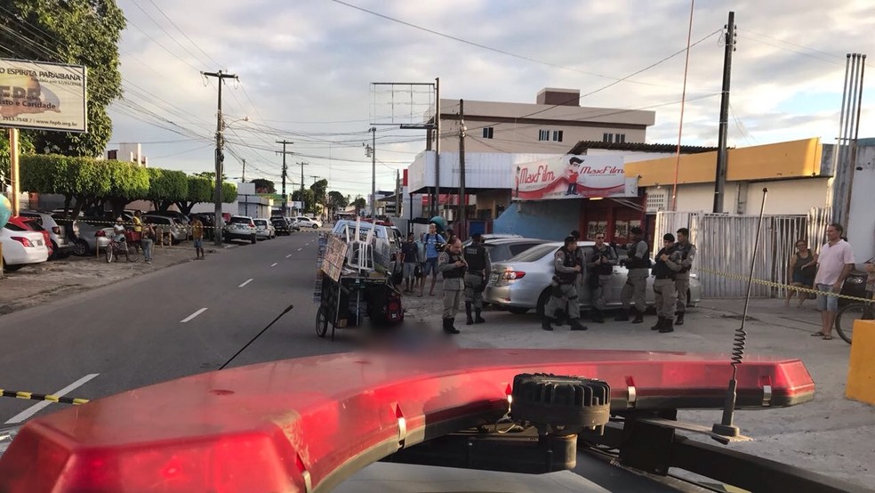A PM disse que os pertences da vítima não foram levados e descarta a hipótese de assalto (Foto: Walter Paparazzo/G1)