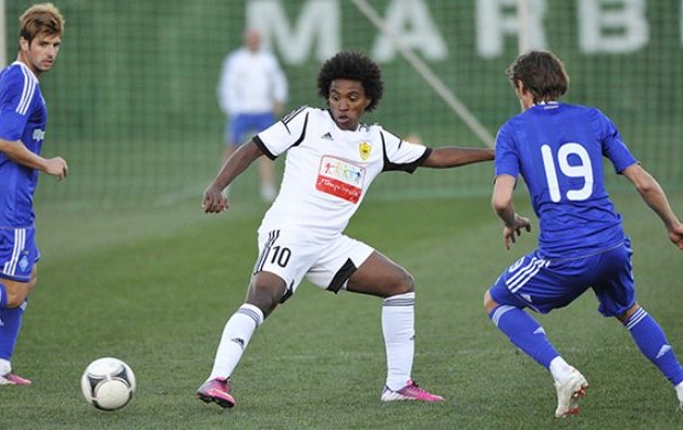 Willian na estreia pelo Anzhi contra o Dinamo de Kiev (Foto: Site oficial/Anzhi)