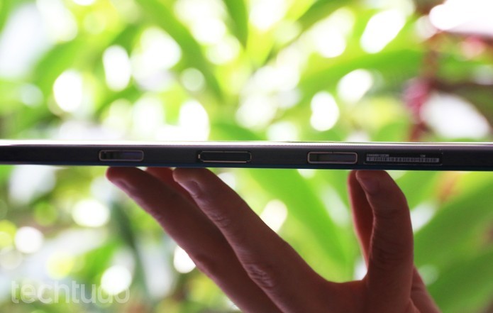 Notebook da Asus vem com design mais fino e leve do que concorrente (Foto: Luciana Maline/TechTudo)