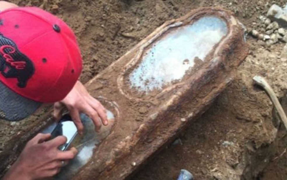 Caixão de chumbo e bronze foi encontrado durante reforma de casa no distrito de Richmond (Foto: Garden of Innocence)