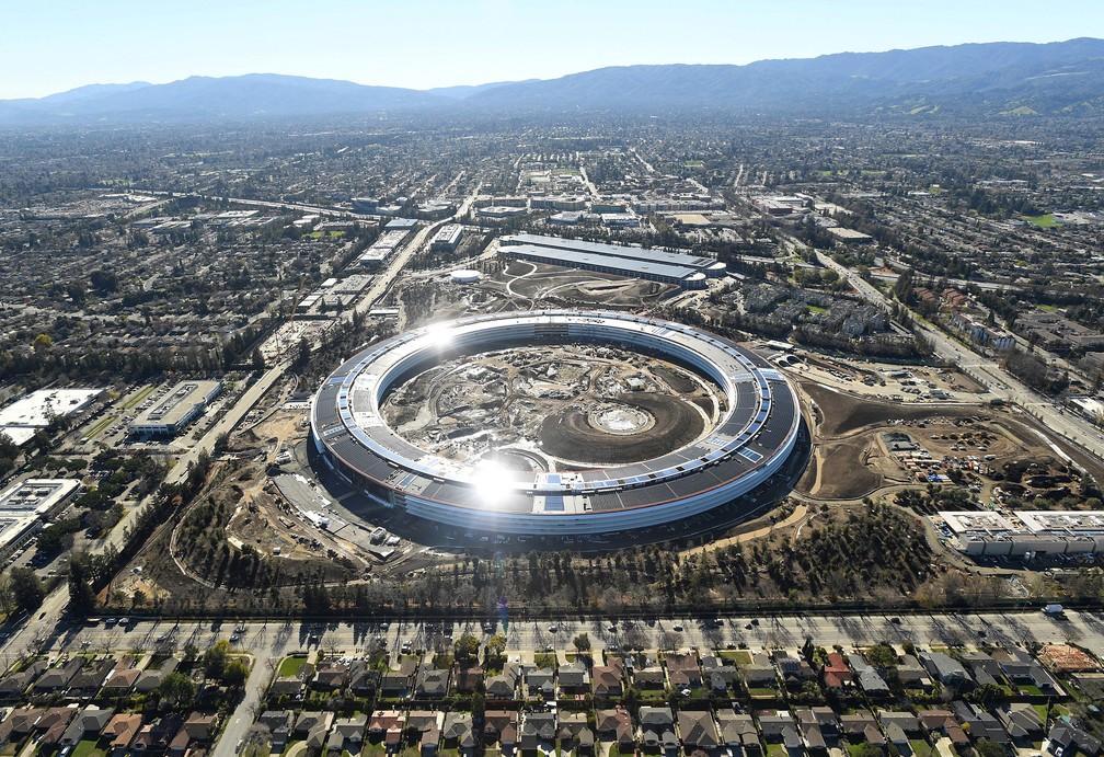 Nova sede da Apple em Cupertino, na Califórnia (EUA), visto ainda em construção em imagem aérea. (Foto: Noah Berger/Reuters)