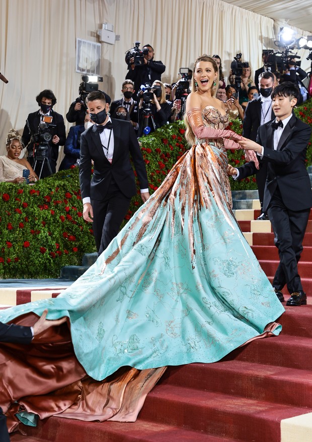 NEW YORK, NEW YORK - MAY 02: Blake Lively attends The 2022 Met Gala Celebrating "In America: An Anthology of Fashion" at The Metropolitan Museum of Art on May 02, 2022 in New York City. (Photo by Jamie McCarthy/Getty Images) (Foto: Getty Images)