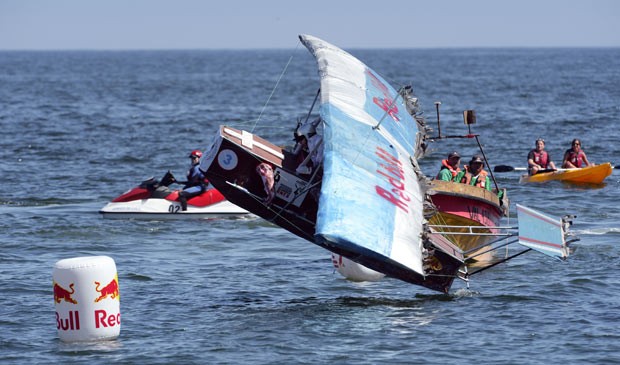 'Máquinas voadoras' competem em festival no Chile (Foto: Martin Bernetti/AFP)