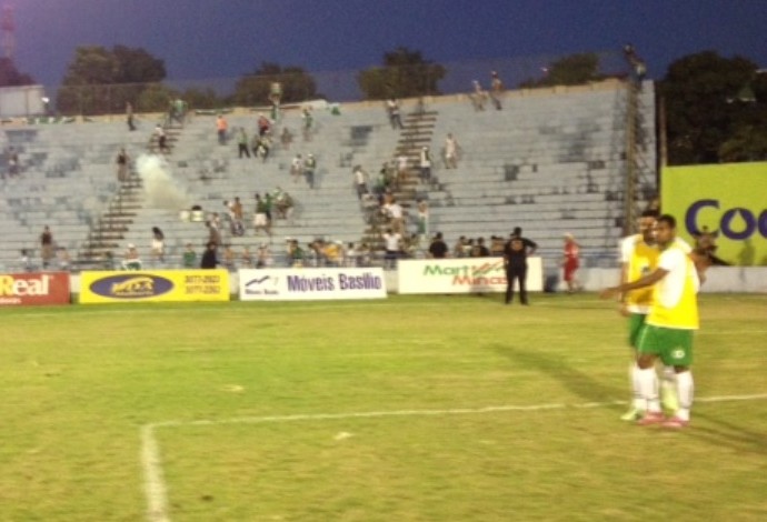 Uberaba Mamoré Módulo II Mineiro confusão invasão de campo (Foto: Felipe Santos)