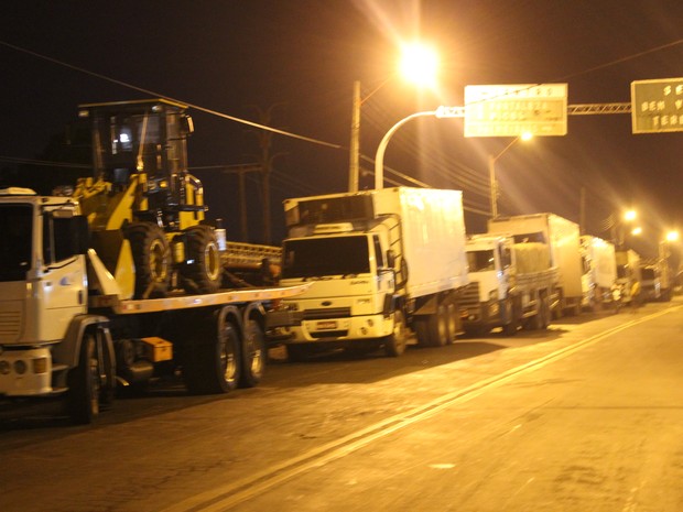 Manifestação causou engarrafamento na BR-316 (Foto: Ellyo Teixeira/G1)