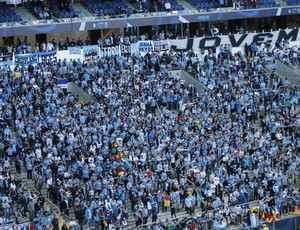 Geral do Grêmio rege torcida na Arena (Foto: Diego Guichard/GLOBOESPORTE.COM)