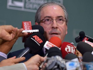 O presidente da Câmara, Eduardo Cunha, questiona a isenção do deputado Fausto Pinato (PRB-SP) para relatar processo de cassação no Conselho de Ética (Foto: Wilson Dias / Agência Brasil)