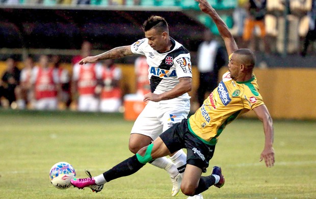 Bernardo Vasco x Tigres (Foto: Pedro Kirilos / Agência O Globo)