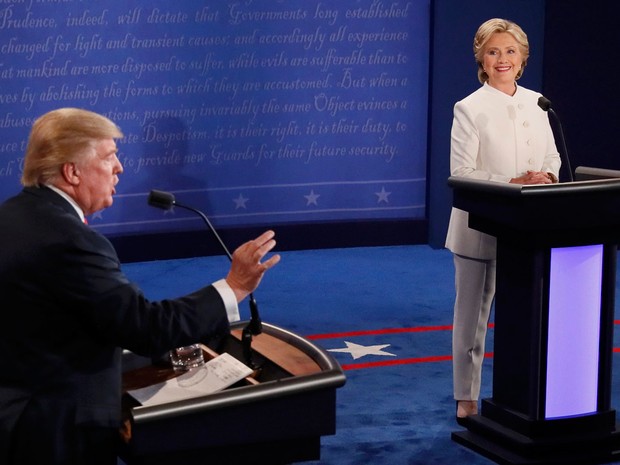 Donald Trump e Hillary Clinton participam do terceiro e último debate presidencial na Universidade de Nevada, em Las Vegas, na quarta (19) (Foto: Reuters/Mark Ralston/Pool)