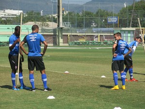 douglas silva vasco treino (Foto: Edgard Maciel de Sá)