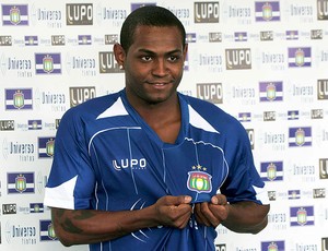 Jobson apresentado no São Caetano (Foto: Alessandro Valle / Ag. Estado)