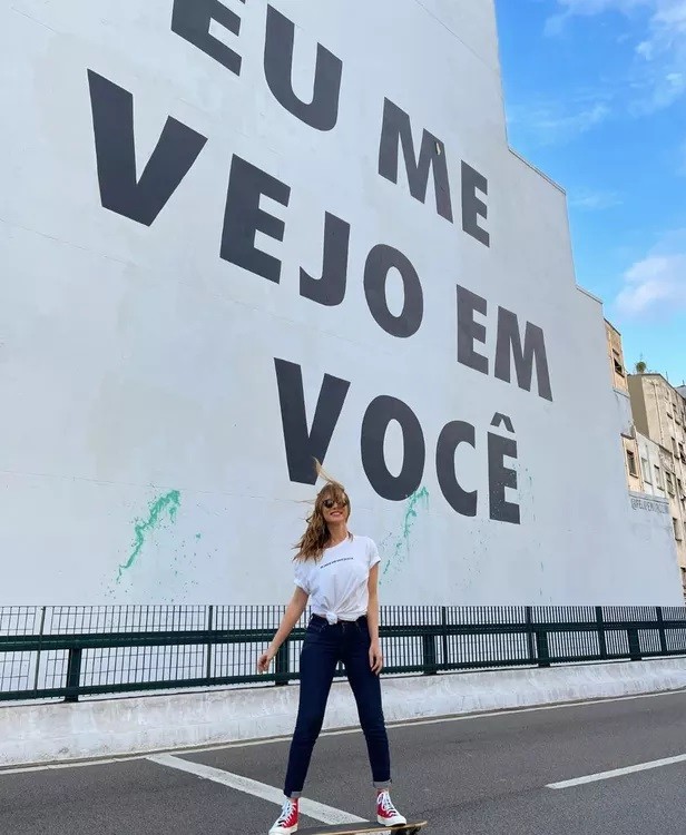 Mariana Ximenes no Minhocão, viaduto no Centro da cidade de São Paulo (Foto: Reprodução/Instagram)
