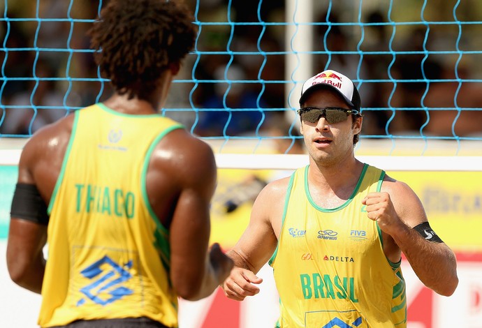 Thiago Barbosa e Bruno Schmidt, Desafio Melhores do Mundo, vôlei de Praia (Foto: Getty Images)