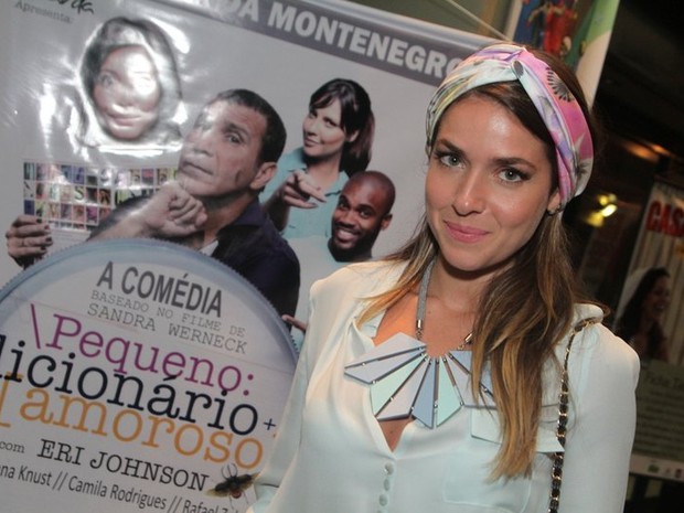 Monique Alfradique em estreia de peça no Rio (Foto: Anderson Borde/ Ag. News)