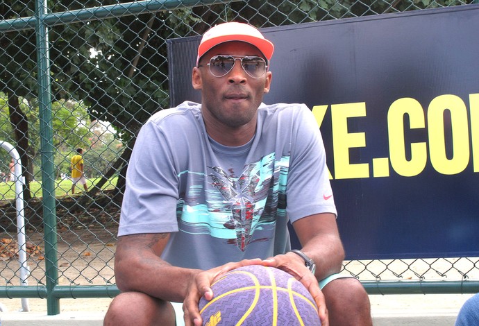 Kobe Bryant em inauguração de quadra de basquete no Aterro do Flamengo (Foto: Flávio Dilascio)