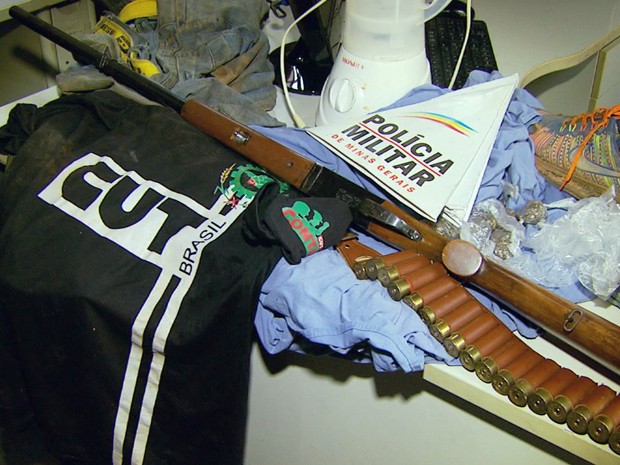Polícia recupera armas e objetos levados de fazendas no Sul de Minas (Foto: Reprodução EPTV)