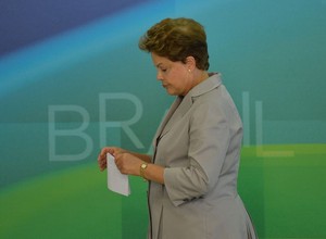 A presidente Dilma Roussef: "Eu quero dizer que, hoje, o Brasil está de luto e sentido" (Foto: Agência Brasil)