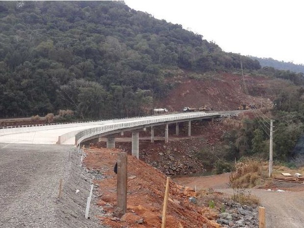 Ponte na rodovia SC- 453 sobre o Rio Estreito está em fase final  (Foto: Fiesc/Divulgação)