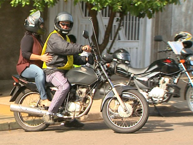 Procura por regulamentação de mototaxistas é baixa em Ribeirão Preto, SP (Foto: Reprodução EPTV) Procura por regulamentação de mototaxistas é baixa em Ribeirão Preto, SP (Foto: Reprodução EPTV)