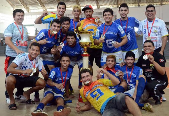 Jogadores do Açailândia comemoram título do Estadual (Foto: Paulo de Tarso Jr./Divulgação)