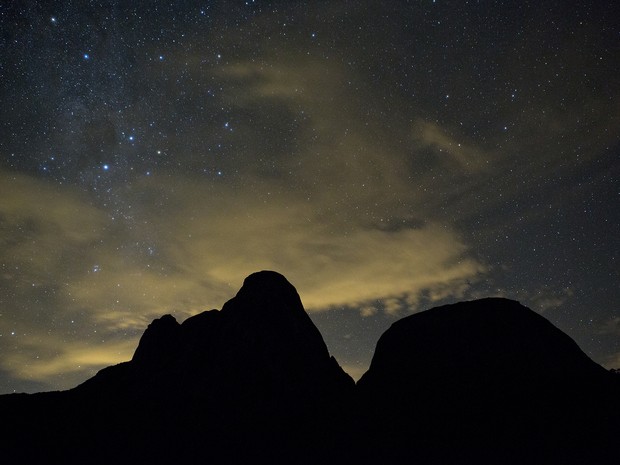 Mesmo com nuvens, foi possível registrar grande quantidade de estrelas no céu da cidade (Foto: João Francisco Ferreira)