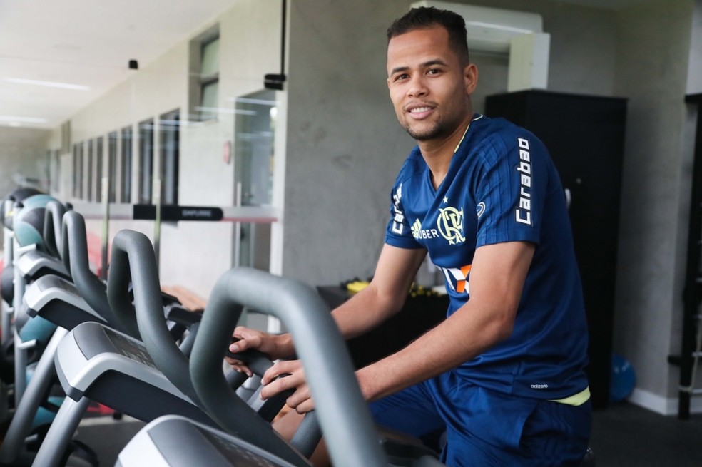 Atacante fica por um ano e meio no Flamengo (Foto: Gilvan de Souza/Flamengo)