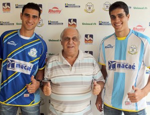 Jorge Luiz e Lucas são apresentados oficialmente no Macaé (Foto: Tiago Ferreira)