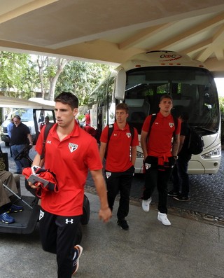 Calleri chegada São Paulo Acapulco (Foto: Marcelo Prado)