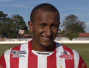 Junior Mandacaru, atacante do Auto Esporte, em jogo-treino no Mangabeirão (Foto: Reprodução/TV Cabo Branco)