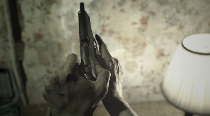 Mais forte, a pistola M19 é uma boa companheira em Resident Evil 7 (Foto: Divulgação/Capcom)